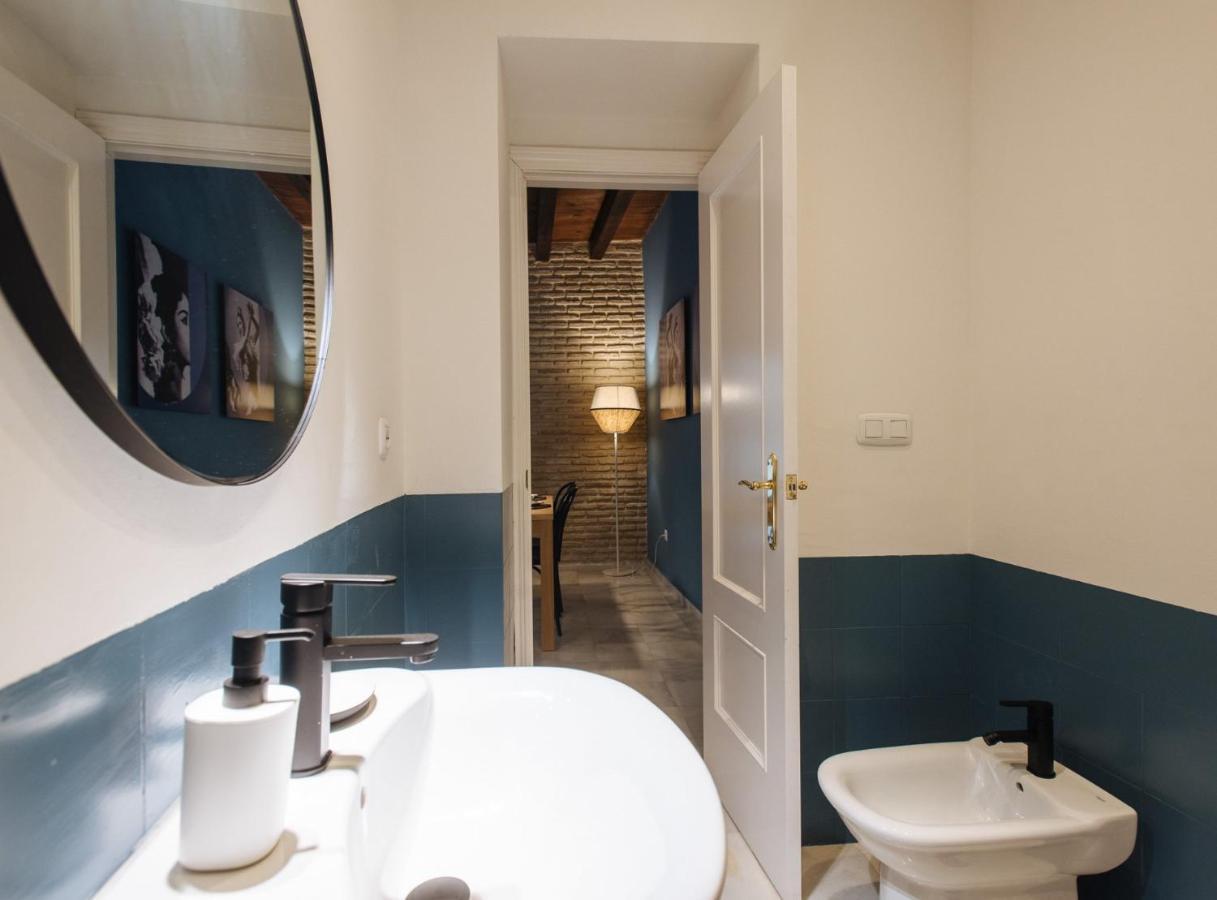 Suites Triana Sevilla Apartments Exterior foto